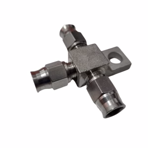 T de Freno AN3 Para 3 Mangueras – Con Soporte Para Chasis